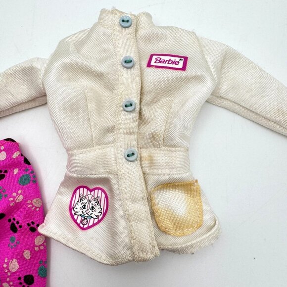Vtg Barbie Pet Doctor Outfit White Jacket Heart Cat Print Pink Paw Mattel 1996 - Picture 2 of 10